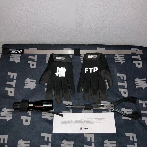 Ftp x Undefeated Emergency Lockout Kit Never Used Just Sat On Desk As Decoration - Picture 1 of 7